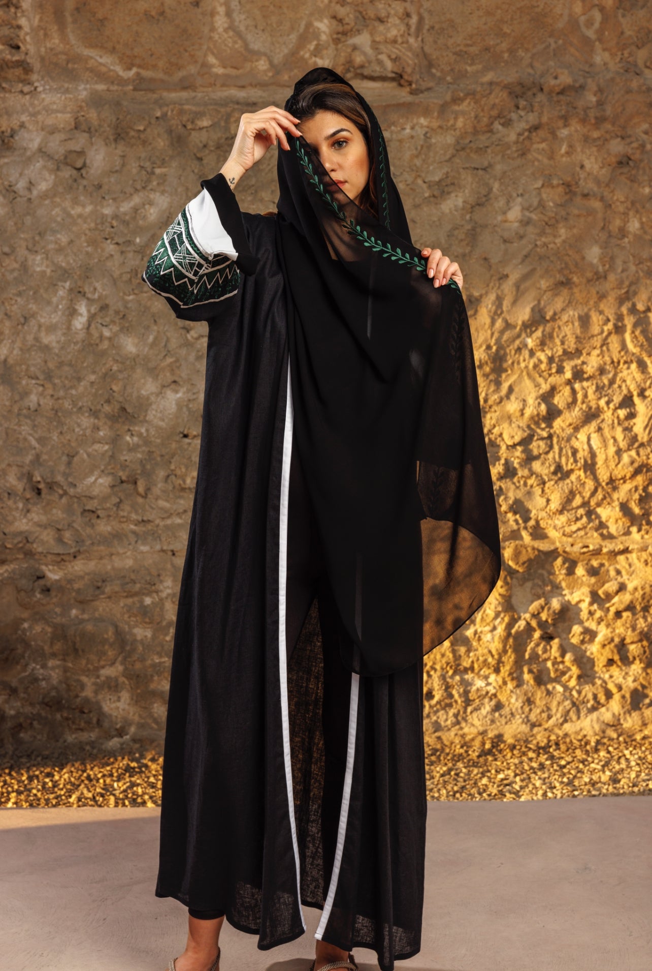 Abaya: مشموم