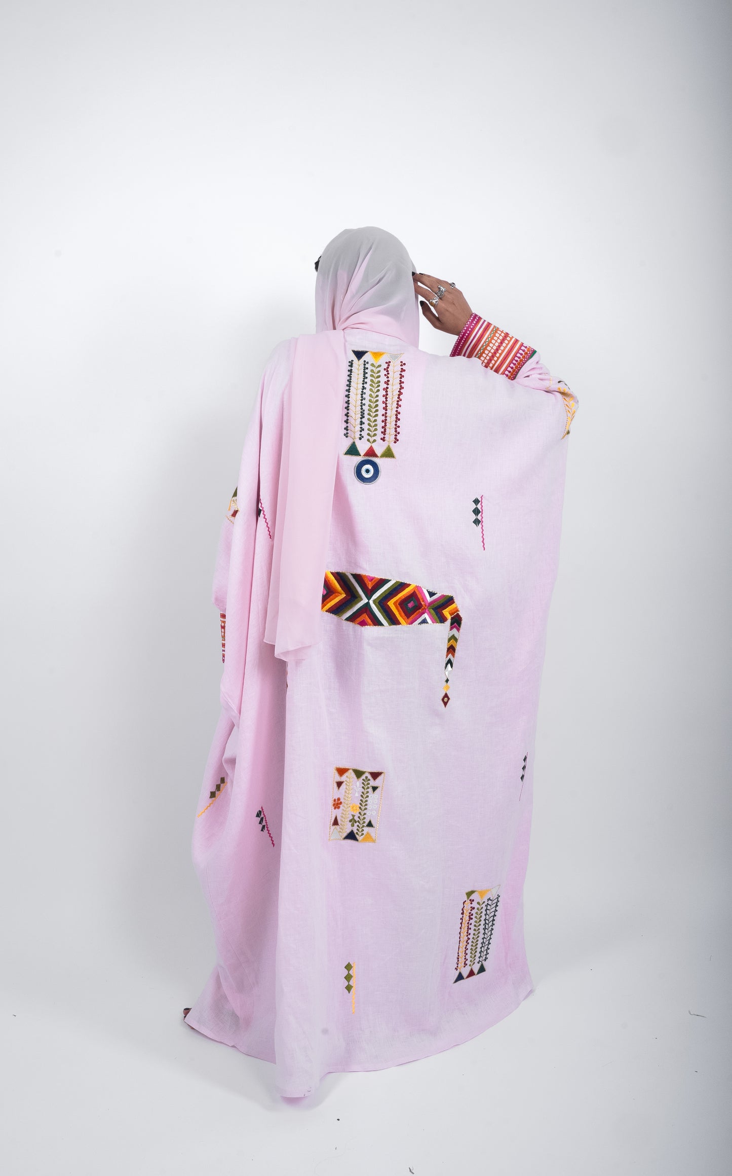Abaya: عباية فن القط العسيري Al-Qatt Al-Asiri